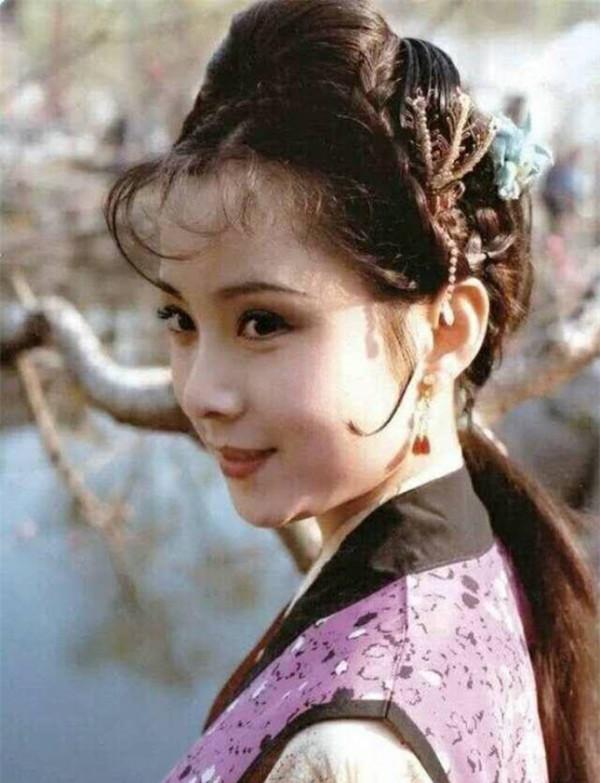 紅樓夢：難怪襲人會對晴雯恨之入骨，看寶玉與晴雯做了什麼事？