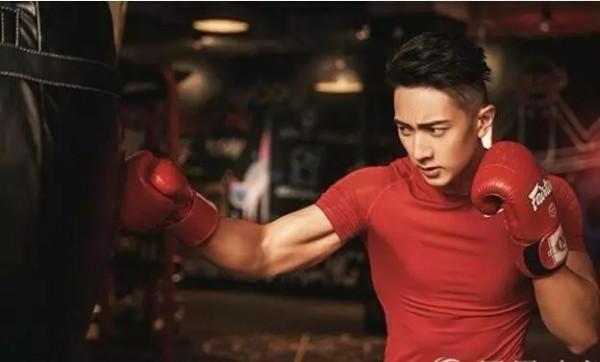 這些明星家境優渥，背景強大，無人敢惹，卻個個都往娛樂圈扎