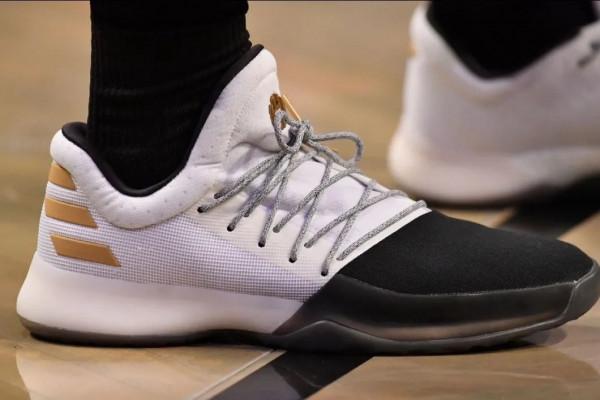 球鞋上腳集錦:狀元首秀拉胯,公牛雙星鍾愛kobe 球鞋上腳集錦:狀元首秀拉胯,公牛雙星鍾愛kobe