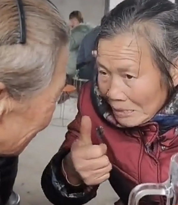 比伯，jennie 上腳全新YEEZY，親身示範“無效穿搭”