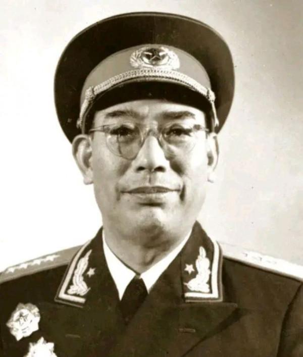 湖南農婦巧遇林伯渠，打聽失散10年的丈夫，說出名字被急送延安