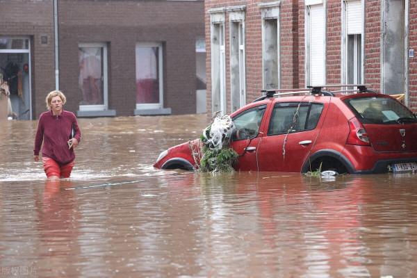 對未來的巨大恐懼籠罩著歐洲 對未來的巨大恐懼籠罩著歐洲