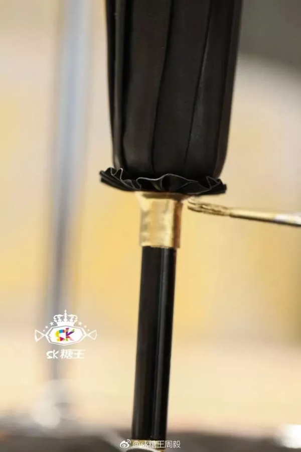 杜海濤吃鞋，張韶涵吃雨傘！80後糖王以假亂真的作品，我有被騙到