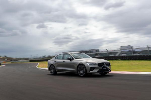 沃爾沃還有如此運動的一面？S60賽道開戰！