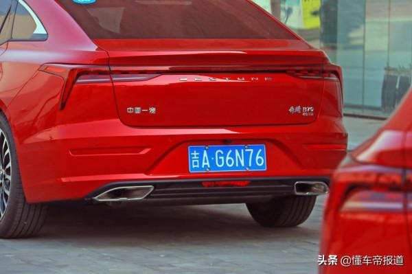 新車｜自帶“爆款”基因，換裝2.0T發動機！試駕新款奔騰B70