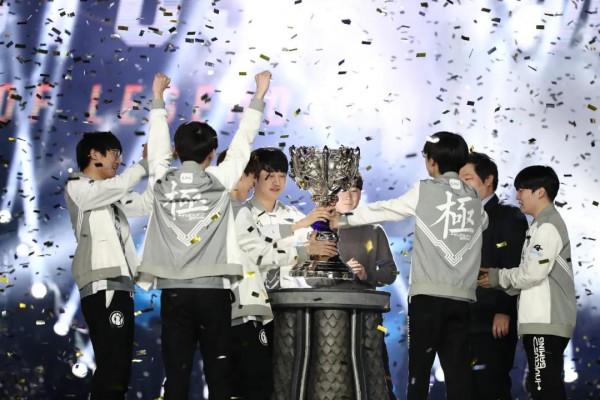 王思聰退出香蕉娛樂董事長職務,他到底在投資上摔過多少個跟頭? 王思聰退出香蕉娛樂董事長職務,他到底在投資上摔過多少個跟頭?