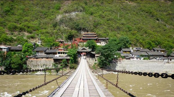 由13根鐵鏈，一萬多個鐵環構成，重約40噸的瀘定橋是如何建成的？