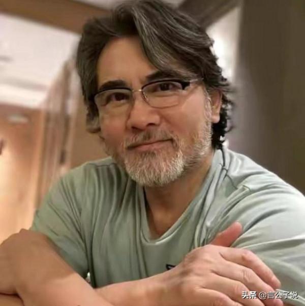 八位“港臺男神”今昔對比，有人帥了一輩子，有人撞臉張紀中