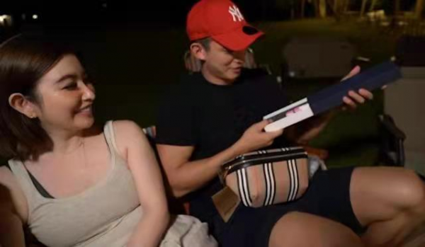 39歲臺星突曝未婚先孕,與小6歲男友交往半年,兩次推遲再婚時間 39歲臺星突曝未婚先孕,與小6歲男友交往半年,兩次推遲再婚時間