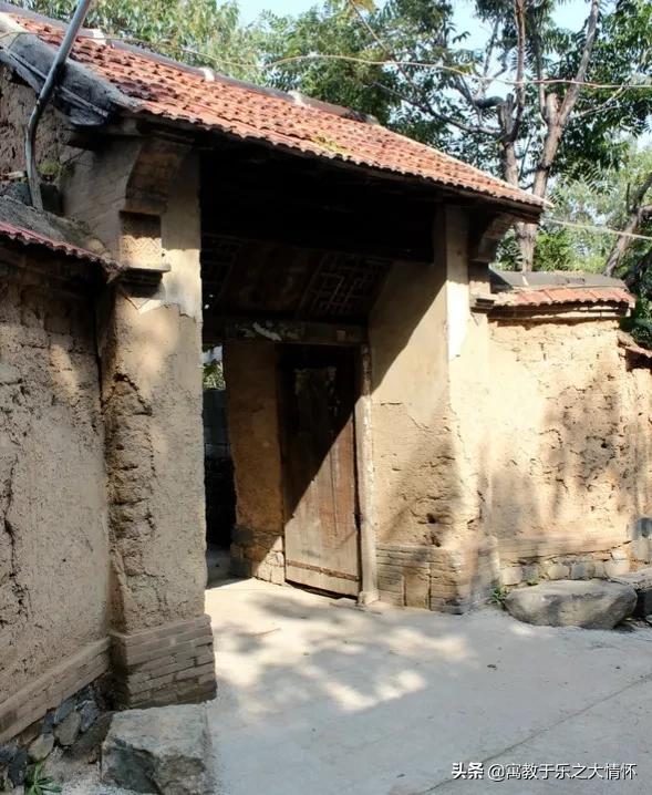 農村老母親去世,三個兒子各自在自家設靈堂,兄弟恩怨難解 農村老母親去世,三個兒子各自在自家設靈堂,兄弟恩怨難解