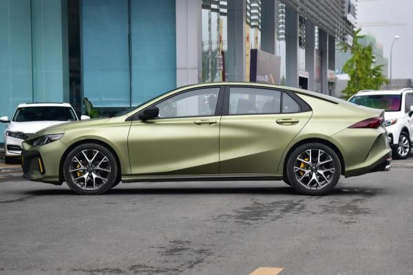 6.95s破百，雙邊四出尾排，屬於年輕人的“效能車”？傳祺影豹