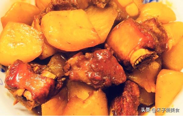 土豆燜排骨,老少皆宜的一道家常菜,美味、下飯 土豆燜排骨,老少皆宜的一道家常菜,美味、下飯