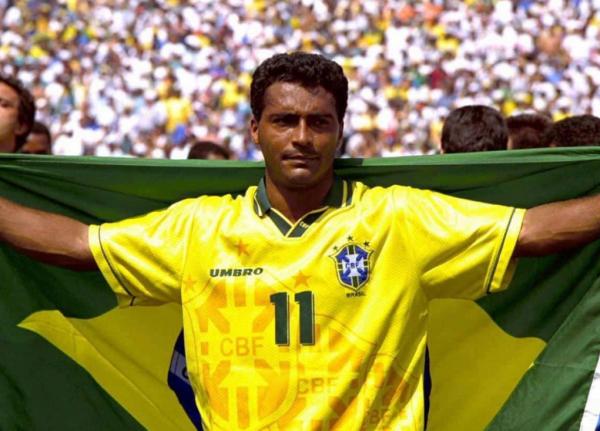 回顧巴西3R組合：三個世界足球先生堪稱最強三叉戟，國足輸得不冤