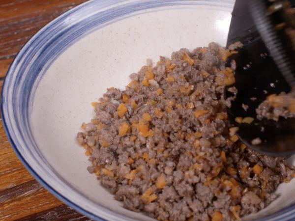 皮薄酥脆的牛肉千層餅，一口下去都是肉，滿口生津，讓人直呼過癮