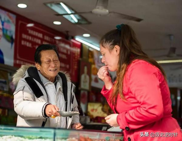 “傻子瓜子”年廣九,年已奔九,為何執意要小兒子出國留學? “傻子瓜子”年廣九,年已奔九,為何執意要小兒子出國留學?