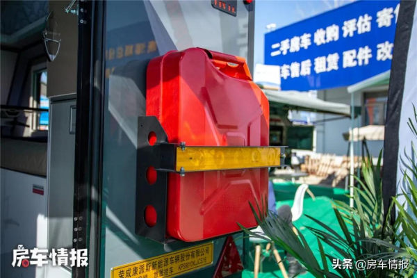 10.8萬的越野房車,能洗澡做飯適合2大1小,開門方式像戰車 10.8萬的越野房車,能洗澡做飯適合2大1小,開門方式像戰車