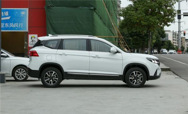 體驗東風風行T5，緊湊型SUV，外觀漂亮，搭載1&period;6L發動機