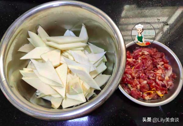 夏天記得多買它吃，切片加料炒一炒，鮮滑爽口，低脂飽腹，真好吃