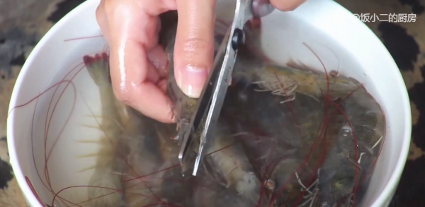 白灼蝦的天王級做法，教你一個不外傳做法，不加一滴水，比飯店香