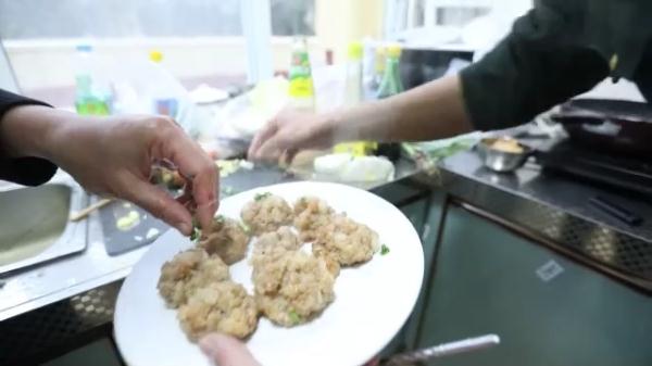 守護大家維護小家 戰士張佳俊背起媽媽來當兵