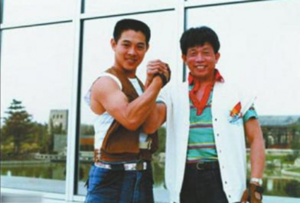 30年前，懷有身孕的黃秋燕被李連杰拋棄，如今她過得怎樣？