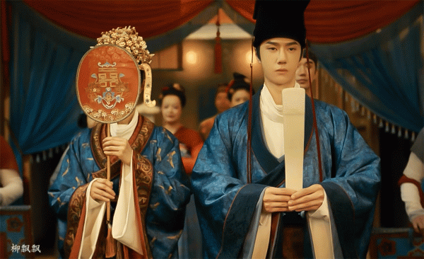 《風起洛陽》團扇道具被指抄襲：主體紋樣配色佈局幾乎一模一樣