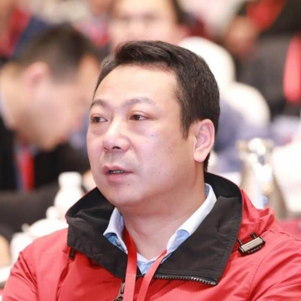 湖北男人，放棄30萬年薪、賣掉廣東兩套房，創業賣零食年售70億