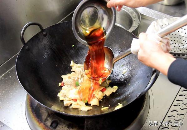 醬燒五花肉最忌諱直接下鍋炒，多加這一步，軟糯香甜，醬香十足