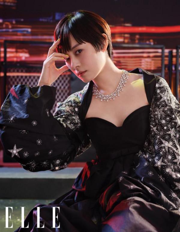 孫儷夜色雨後都市大片來襲 霓虹燈下身心自由光彩奪目 孫儷夜色雨後都市大片來襲 霓虹燈下身心自由光彩奪目