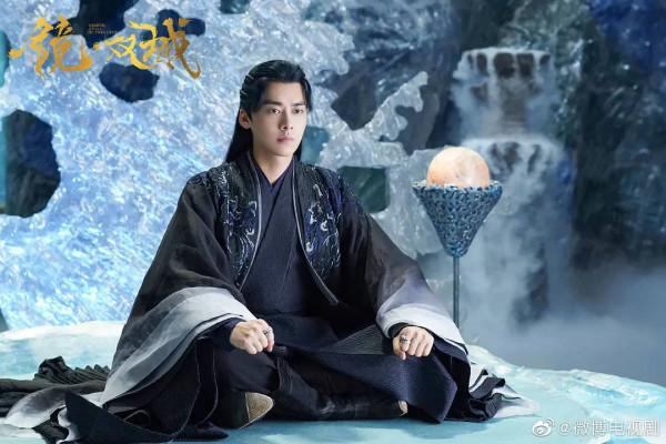 奇幻史詩變糊弄古偶，李易峰新劇《鏡·雙城》到底失敗在哪兒？