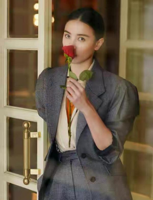 小宋佳是十足的美人，雖娛樂圈混跡已久，但幾乎沒有任何的緋聞