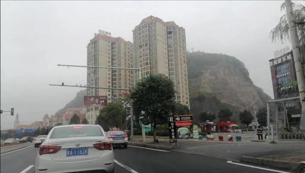 迷人的烏江源百里畫廊被濃霧遮住，我們被勸阻無功而返，無法理解