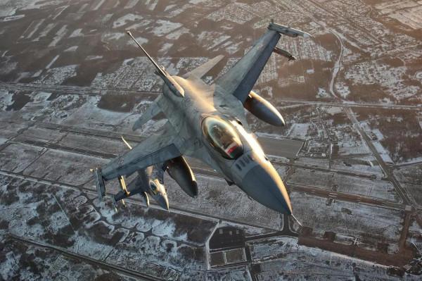 這些北約F-16戰機在波羅的海巡邏的照片絕對令人難以置信