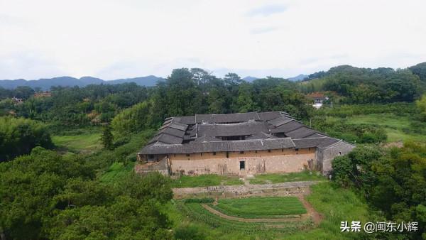 福建鄉村發現一豪宅，建造者是一位13歲的男孩，連悍匪都攻打不下