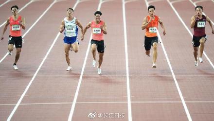 百米決賽8人全部跑進10秒30，“中國小飛人”集體爆發