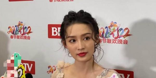 北京春晚路透：王鷗像大白菜、李沁生圖顯老，AB戴婚戒破婚變傳聞