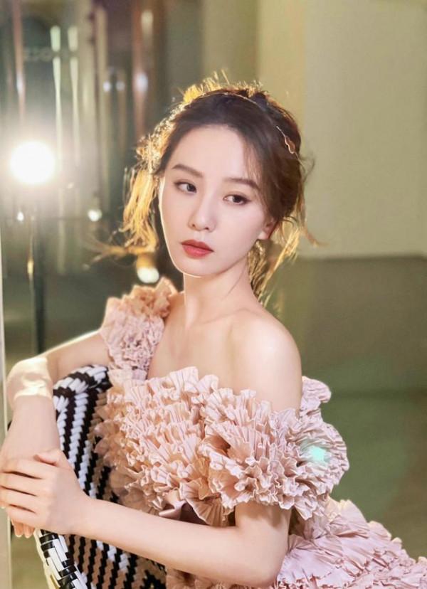 劉詩詩的這組照片真的絕了！仿若畫中來