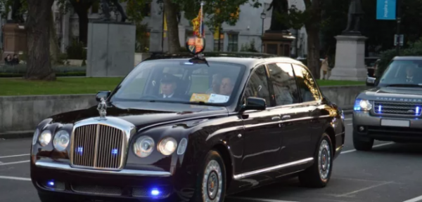 95歲英女王開路虎，卻沒有駕照，汶萊國王身家700億有7000輛豪車
