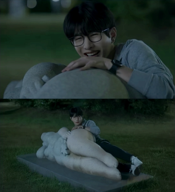 這劇太上頭，堪稱陰暗版《女神降臨》，病嬌班長+照騙少女的愛情