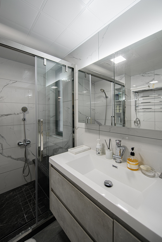 110㎡老房翻新,無主燈現代風帶來的簡潔與時尚 110㎡老房翻新,無主燈現代風帶來的簡潔與時尚