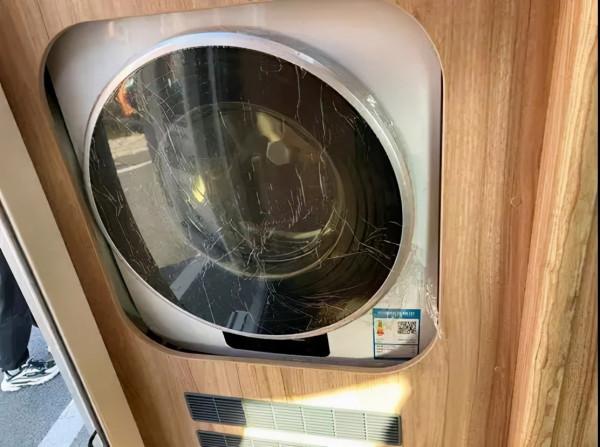 隆翠1號C638雙拓展旗艦版：銀白色車身科幻風拉滿 整合前沿黑科技