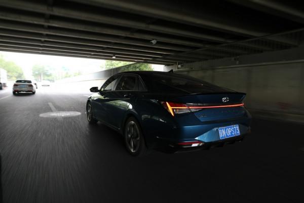 月薪1萬的人怎樣看待經濟適用的車？帶著問題試駕第七代伊蘭特