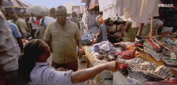 非洲小夥賣舊衣服，一天能賺25萬，這些衣服都是別人捐的！紀錄片