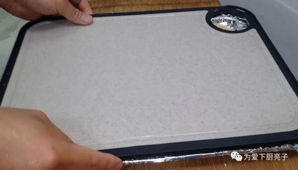 芝麻糯米粉這樣做，大勺一攪，做出好吃的軟糖片，平時待客全靠它