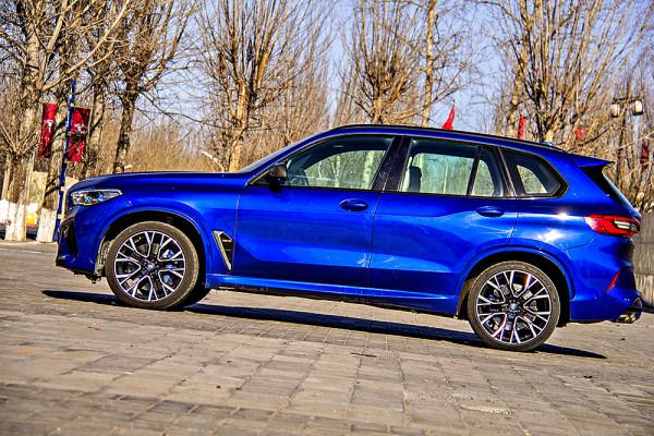 智駕開箱丨“兇猛”大家都知道，更可貴的是這臺寶馬X5 M也可“溫順”