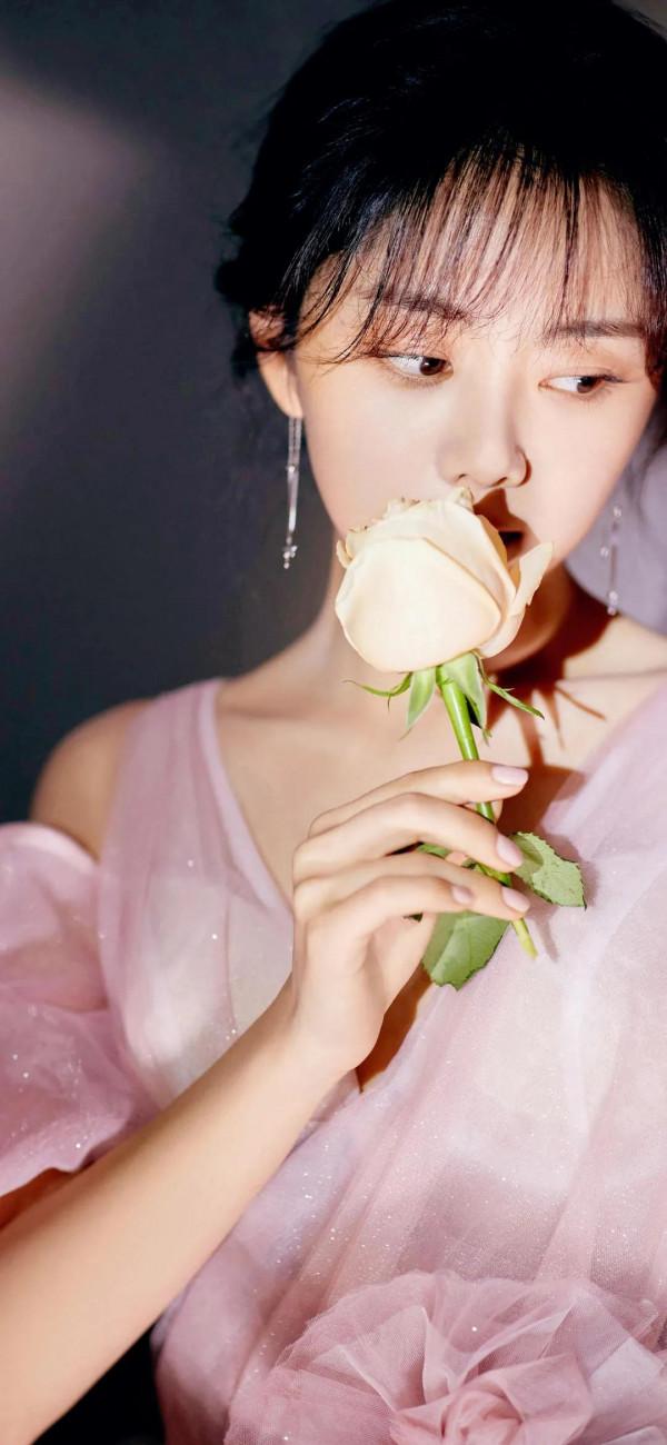 有喜歡譚松韻的嗎？30多歲的人，還是一幅娃娃臉，這才叫永遠18歲