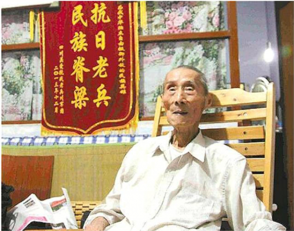 一泡尿，送走一名日本高階指揮官，中國老兵42年後才知自己立大功