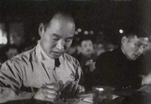 他受主席兩次重託，81歲成正國級，晚年評價毛主席：永遠的領袖