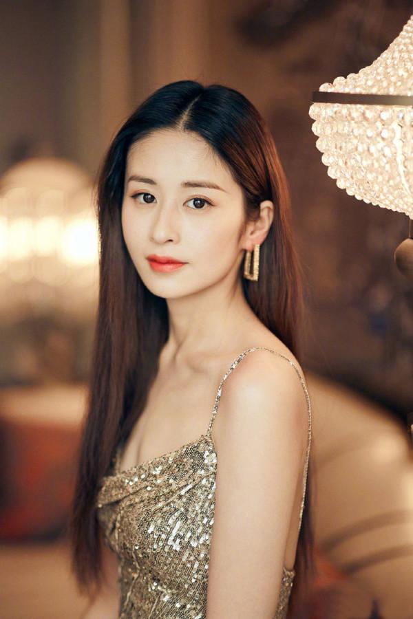 雜草女孩穎兒逆襲為女神,父母為了培養她差點離婚 雜草女孩穎兒逆襲為女神,父母為了培養她差點離婚