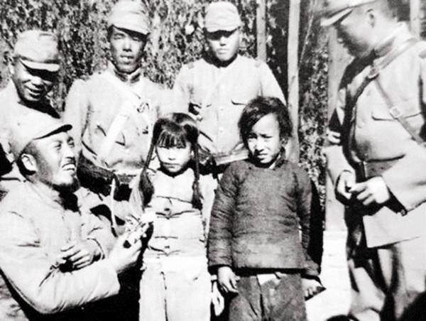 1943年,沁源日軍據點天天掉東西,日軍還笑臉相迎哄著拿東西的人 1943年,沁源日軍據點天天掉東西,日軍還笑臉相迎哄著拿東西的人